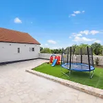Luxurious In With Sauna Plastovo