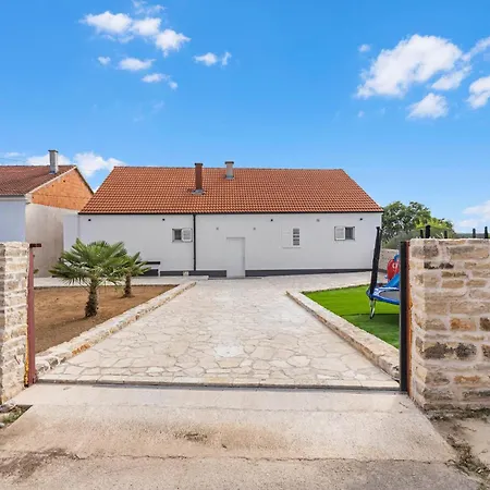 度假居 Lovely In With Sauna Plastovo